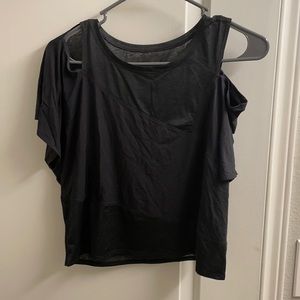 Lululemon black athletic crop top size 6